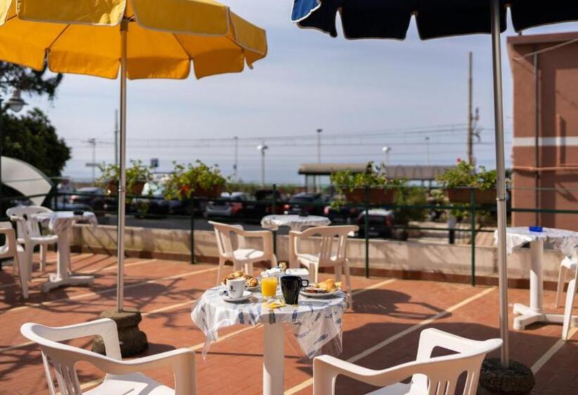 带海景的标准房, Zoagli