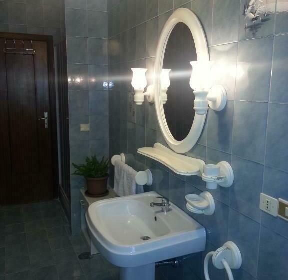 Triple Room Sea View, Rosa Dei Venti B&b