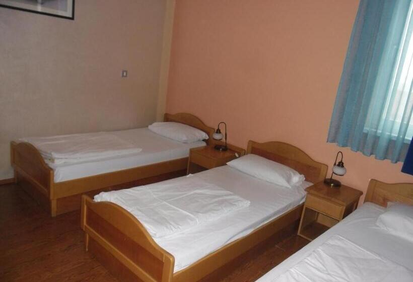 اتاق استاندارد سه نفره, Bm