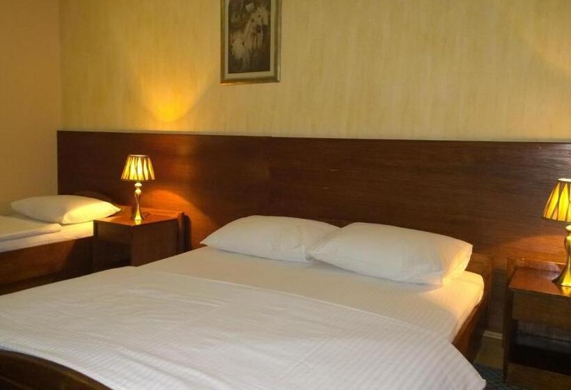 اتاق استاندارد سه نفره, Bm