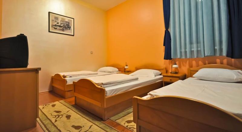 اتاق استاندارد سه نفره, Bm