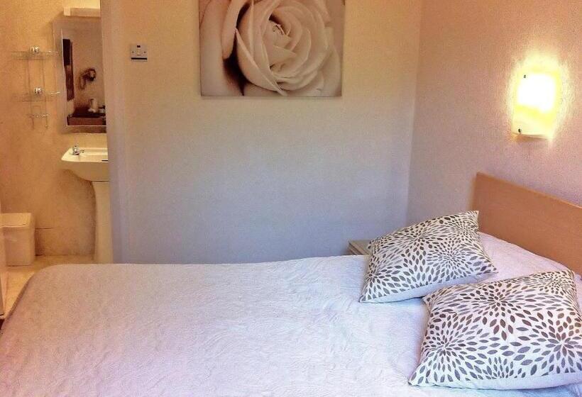 اتاق استاندارد یک نفره, Burley Court