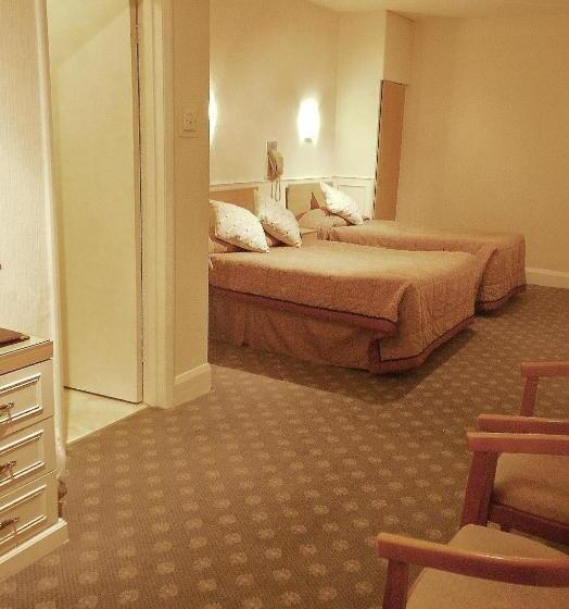 اتاق خانوادگی, Burley Court