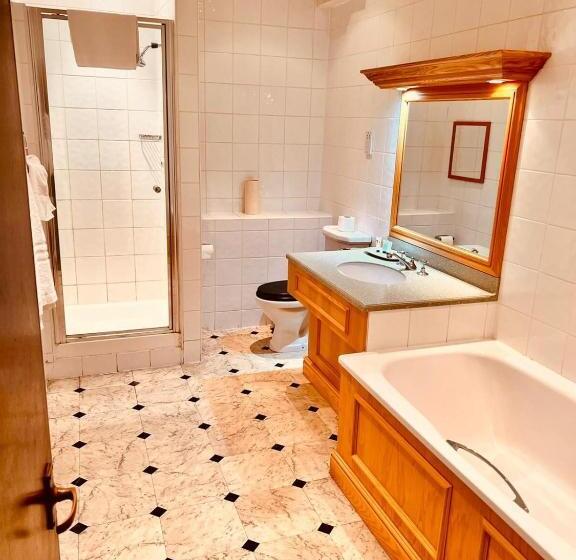 スイート, Crown Hotel Stone