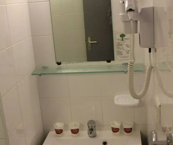 Standard Neljän Hengen Huone, Du Centre