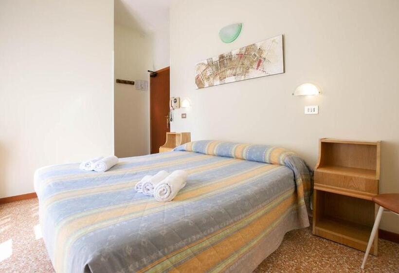 اتاق استاندارد با بالکن, Ischia