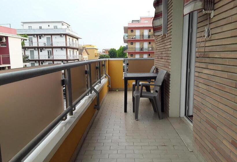 اتاق استاندارد سه تخته با بالکن, Ischia