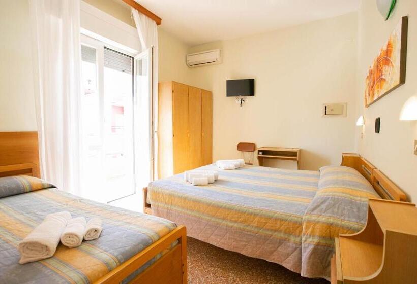 اتاق استاندارد سه تخته با بالکن, Ischia