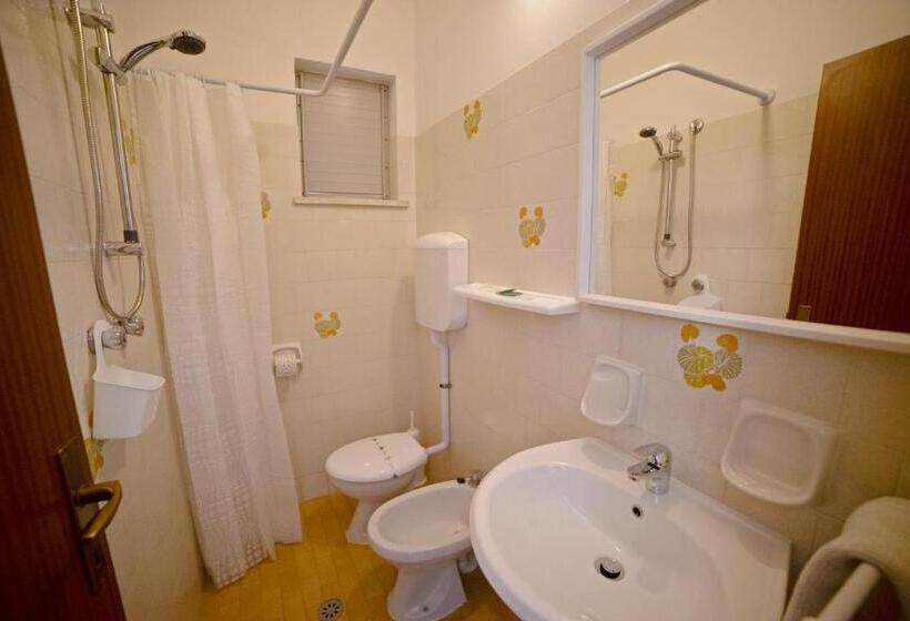 اتاق استاندارد سه تخته با بالکن, Ischia