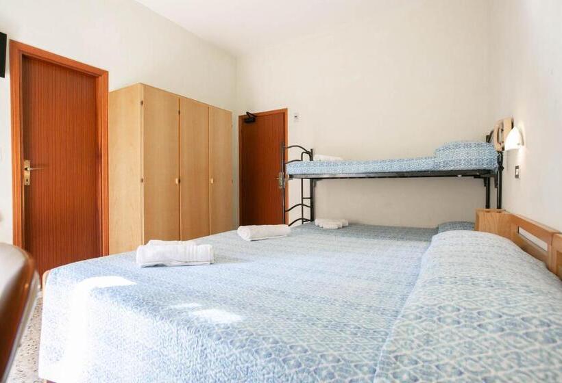 اتاق استاندارد چهارنفره با بالکن, Ischia