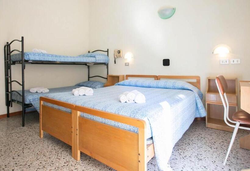 اتاق استاندارد چهارنفره با بالکن, Ischia