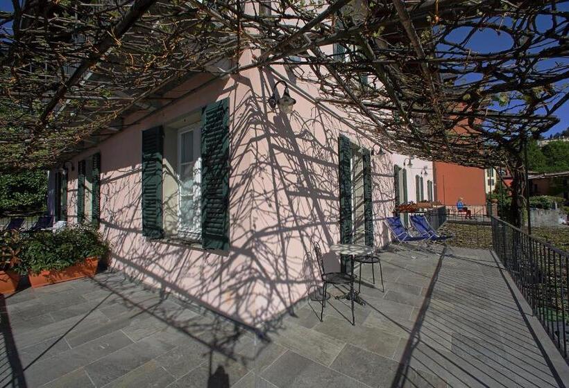 Superior room with lake view, Locanda La Pergola