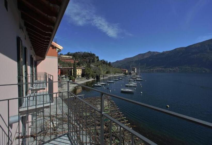Superior room with lake view, Locanda La Pergola