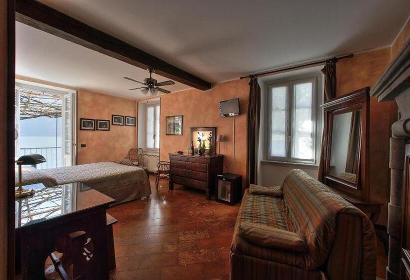 Superior room with lake view, Locanda La Pergola