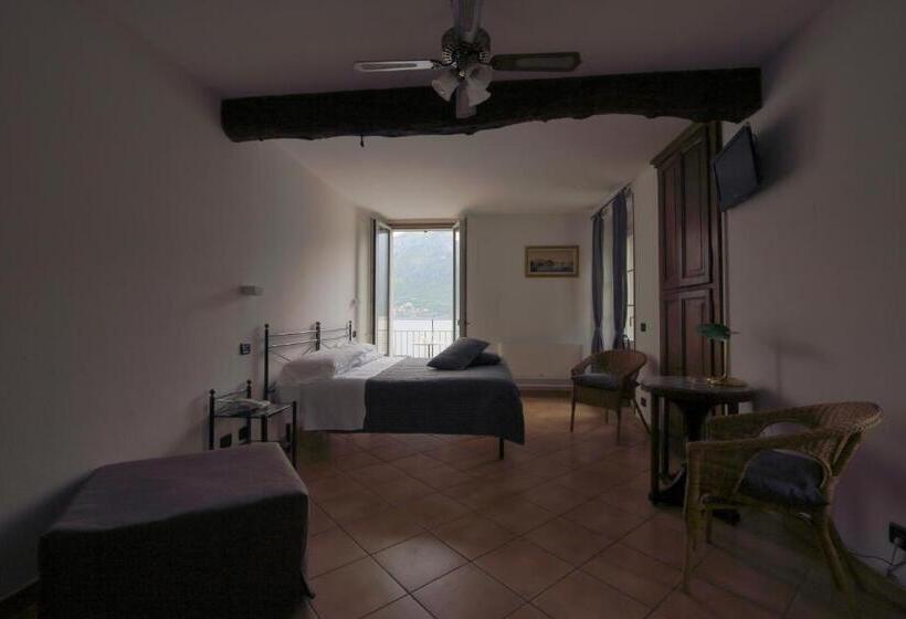 Superior room with lake view, Locanda La Pergola