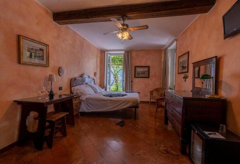 Superior room with lake view, Locanda La Pergola
