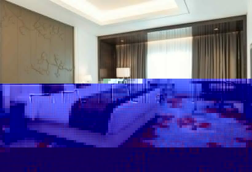 풀전망 이그제큐티브 룸, Radisson Blu Hotel, Ajman