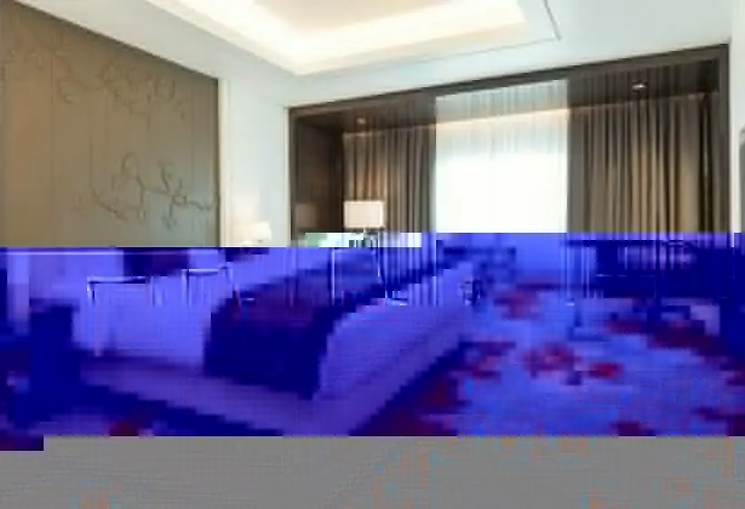 اتاق استاندارد با چشم‌انداز استخر, Radisson Blu Hotel, Ajman