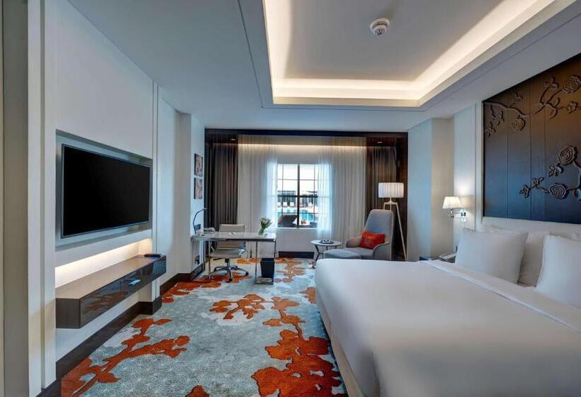 풀전망 이그제큐티브 룸, Radisson Blu Hotel, Ajman