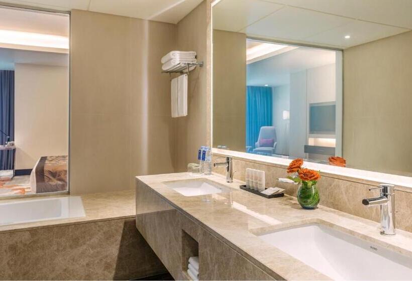 주니어 스위트, Radisson Blu Hotel, Ajman