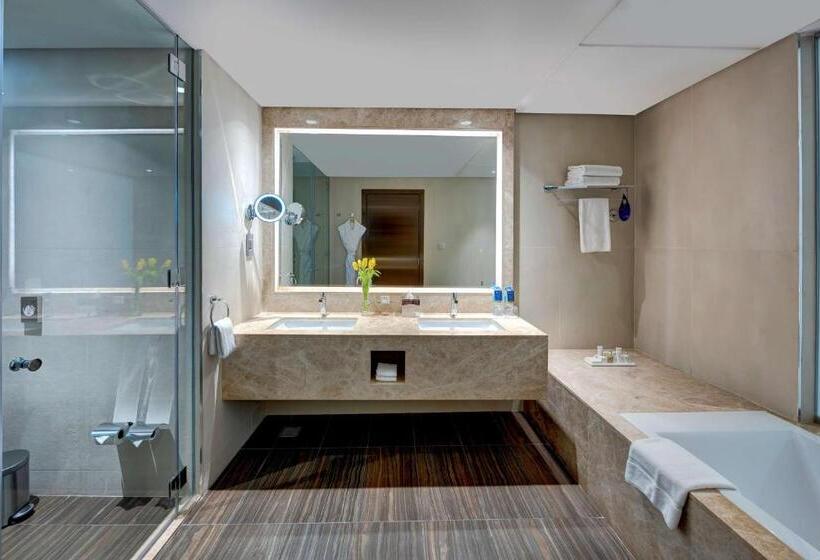 주니어 스위트, Radisson Blu Hotel, Ajman