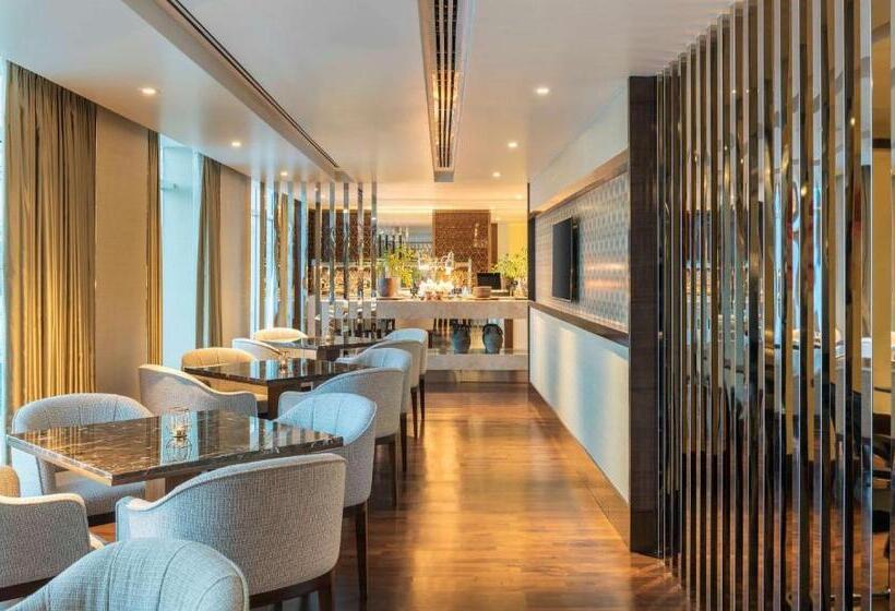 주니어 스위트, Radisson Blu Hotel, Ajman