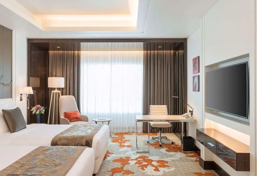 اتاق استاندارد با چشم‌انداز استخر, Radisson Blu Hotel, Ajman