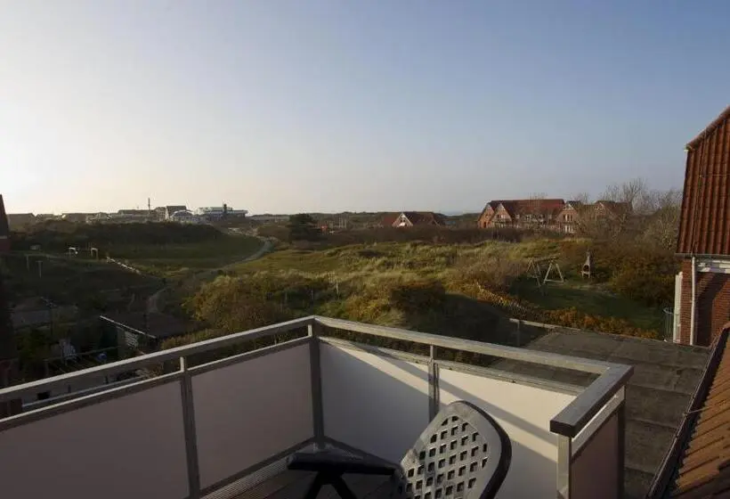 Standard Yhden Hengen Huone Parveke, Strandburg