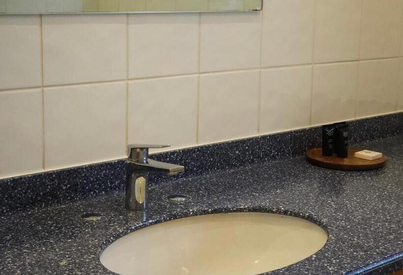 デラックスの４人部屋, Crown Hotel Stone