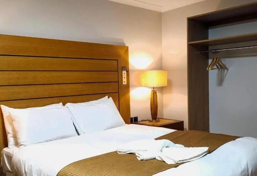 デラックスの4人部屋, Crown Hotel Stone