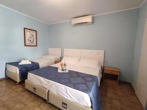 اتاق استاندارد سه نفره, Villa Mirella