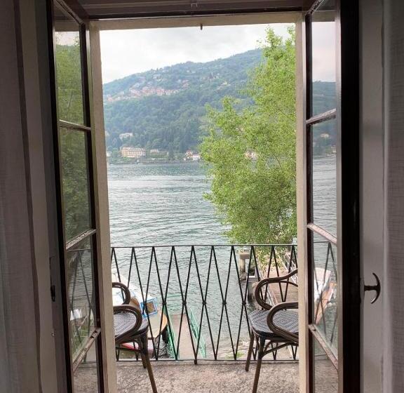 Superior room with lake view, Villa Toscanini