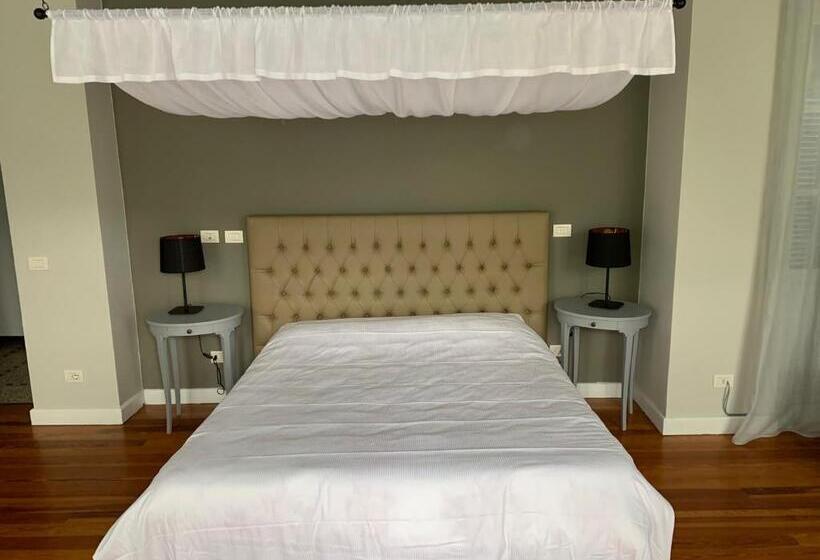 Superior room with lake view, Villa Toscanini
