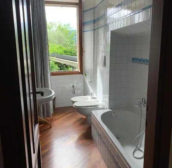 1 Bedroom Apartment Lake View, Villa Toscanini
