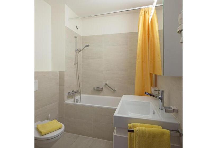 غرفة سوبيريور مزودة بشرفة, Aparthotel Al Lago