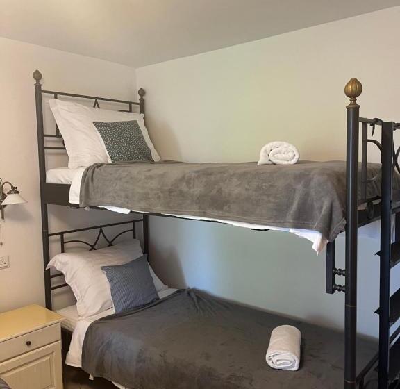 اتاق استاندارد چهار تخته, B&b Baron Gautsch