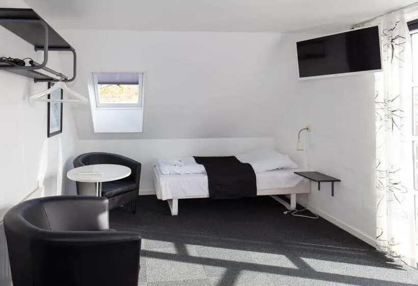 Standard Triple Room with Terrace, Foldens Hotel Annex