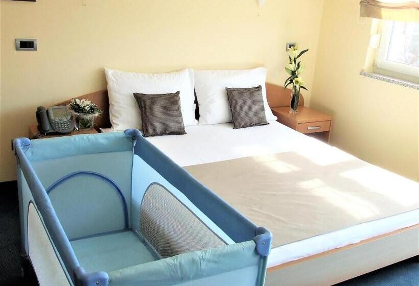 バルコニー付スイート, Central Slavonski Brod