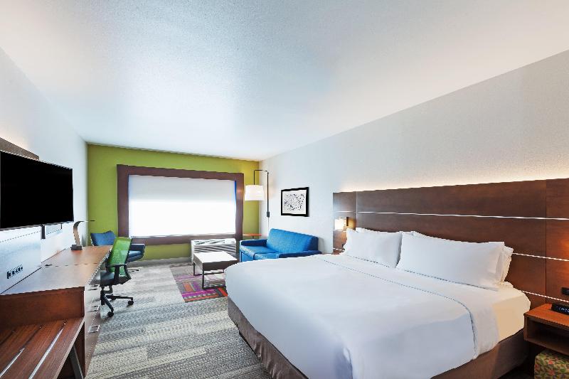 스위트 킹사이즈 침대, Holiday Inn Express And Suites Chanute, An Ihg