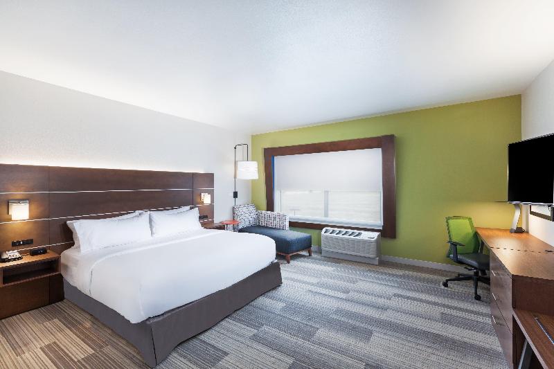 장애인을 위한 킹사이즈 침대 스탠다드 룸, Holiday Inn Express And Suites Chanute, An Ihg