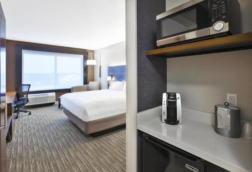 キングサイズベッドのスーペリアルーム, Holiday Inn Express & Suites Okemos   University Area, An Ihg