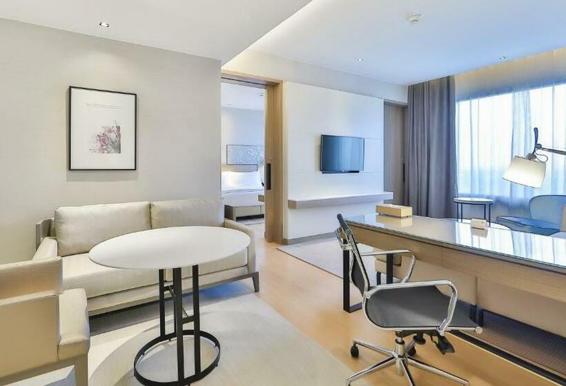 سوئیت 2 خوابه, Holiday Inn & Suites Rayong City Centre, An Ihg