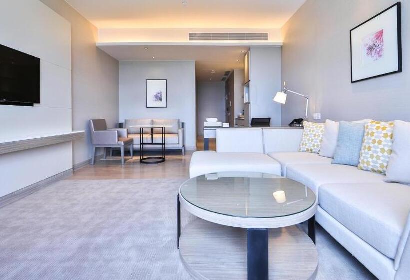 سوئیت با تخت بزرگ, Holiday Inn & Suites Rayong City Centre, An Ihg