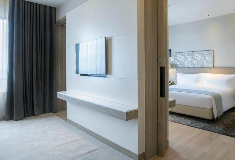 سوئیت با تخت بزرگ, Holiday Inn & Suites Rayong City Centre, An Ihg