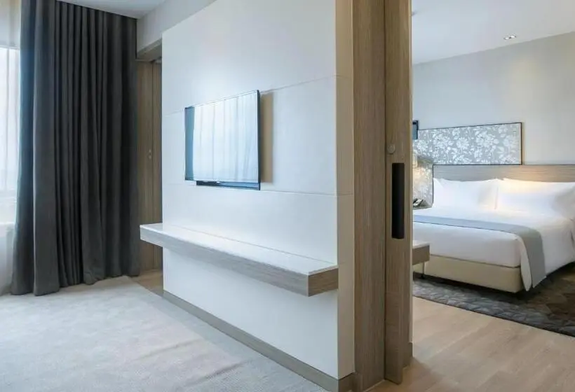 سوئیت با تخت بزرگ, Holiday Inn & Suites Rayong City Centre, An Ihg