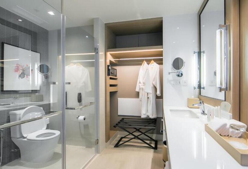 اتاق استاندارد با چشم‌انداز کوهستان, Holiday Inn & Suites Rayong City Centre, An Ihg