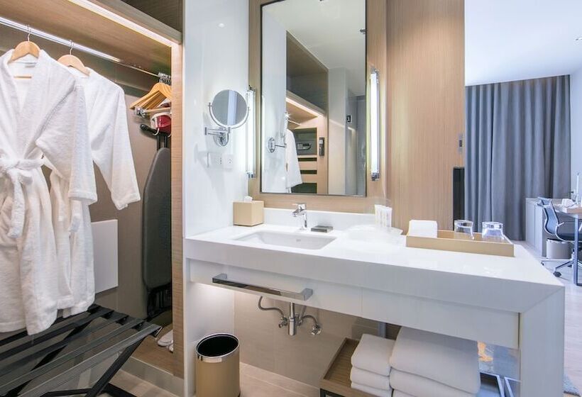 اتاق پرمیوم با چشمانداز دریا, Holiday Inn & Suites Rayong City Centre, An Ihg