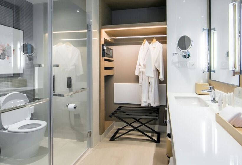 اتاق استاندارد با چشمانداز کوهستان, Holiday Inn & Suites Rayong City Centre, An Ihg