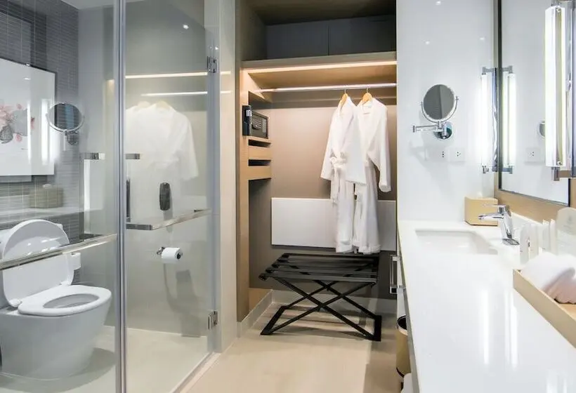 اتاق استاندارد با چشم‌انداز کوهستان, Holiday Inn & Suites Rayong City Centre, An Ihg