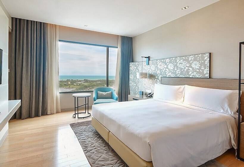 اتاق پرمیوم با چشم‌انداز دریا, Holiday Inn & Suites Rayong City Centre, An Ihg